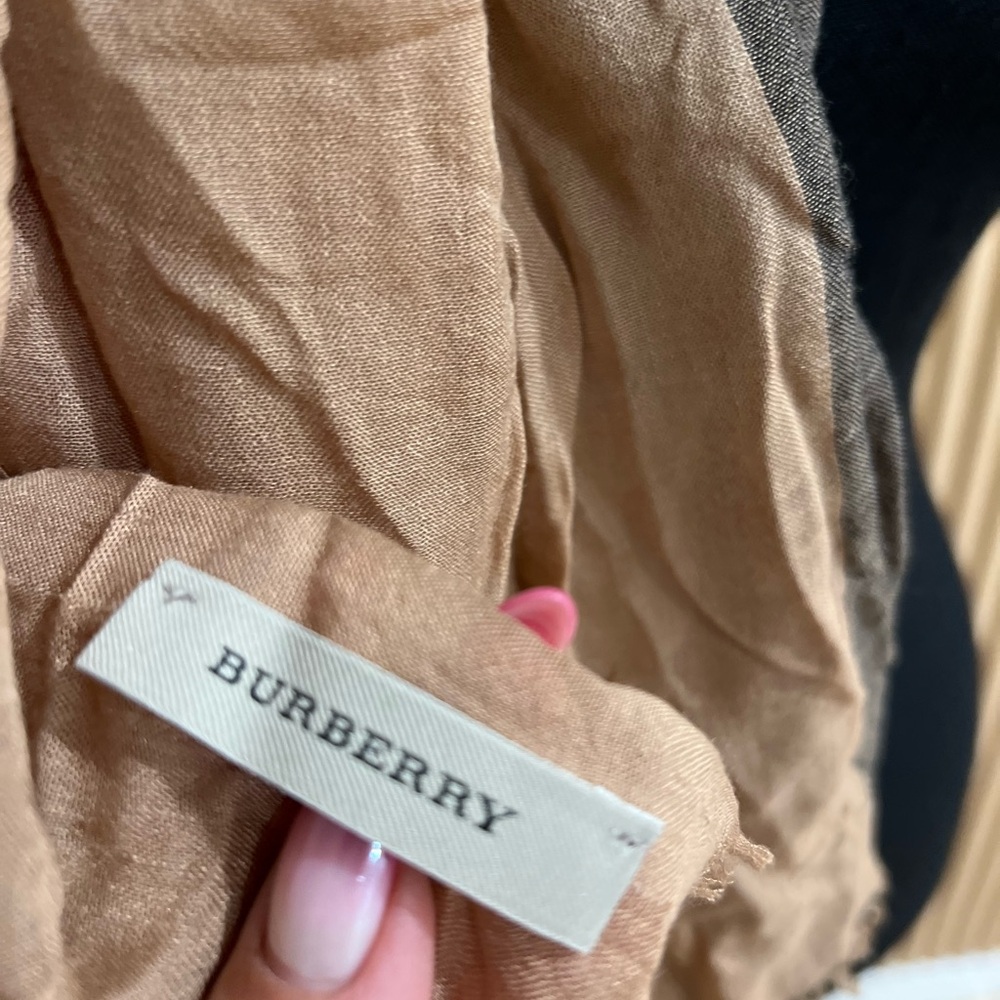 Burberry authentic cotton luxurious scarf 🔥 - Picture 12 of 16